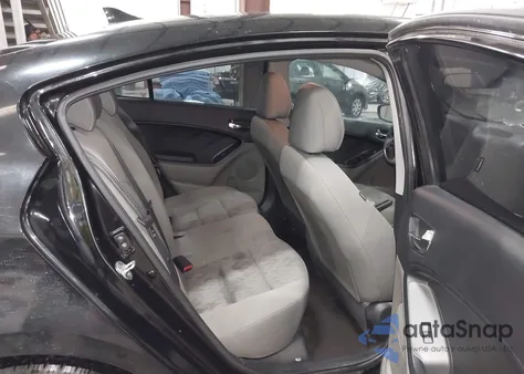 2015 Kia Forte Lx z USA, uszkodzony, nr VIN KNAFK4A68F5263991